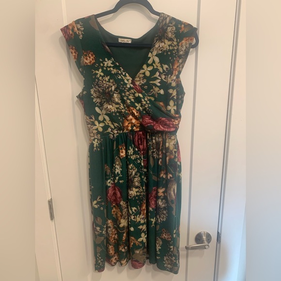 Dresses & Skirts - Floral knit dress